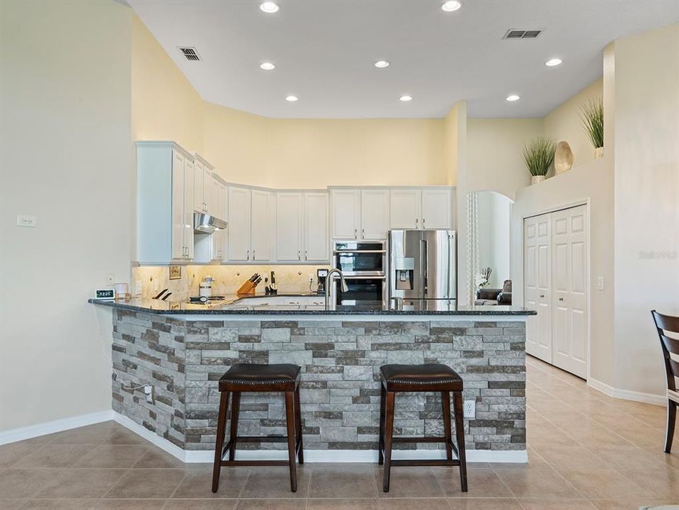 На продажу: $1,100,000 (5 спален, 4 ванн, 3669 Квадратных фут)