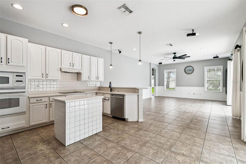 Active With Contract: $499,000 (4 beds, 3 baths, 2518 Square Feet)