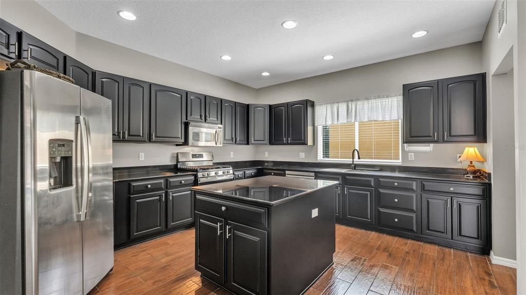 For Sale: $657,000 (5 beds, 4 baths, 3461 Square Feet)