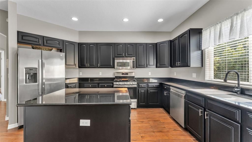 For Sale: $657,000 (5 beds, 4 baths, 3461 Square Feet)