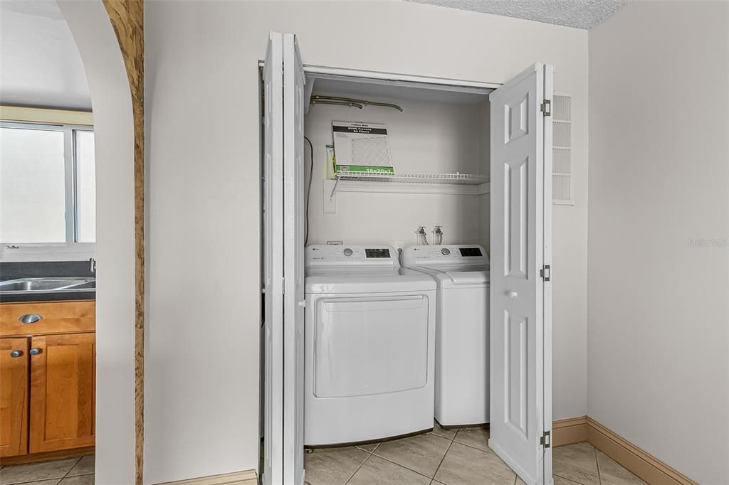 На продажу: $150,000 (1 спален, 1 ванн, 925 Квадратных фут)