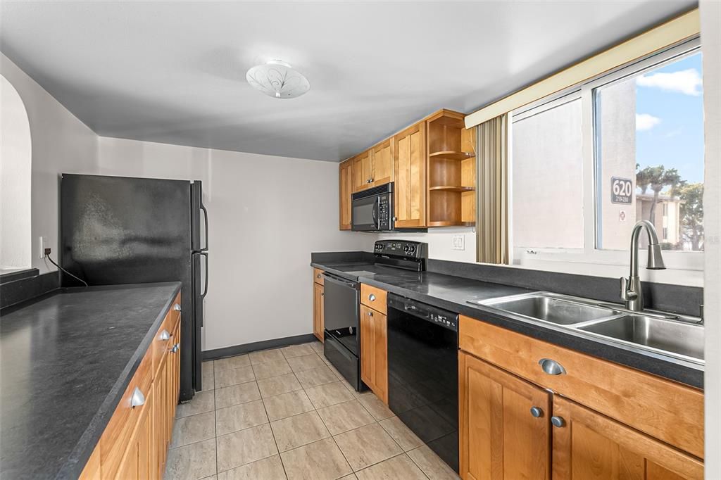 На продажу: $150,000 (1 спален, 1 ванн, 925 Квадратных фут)