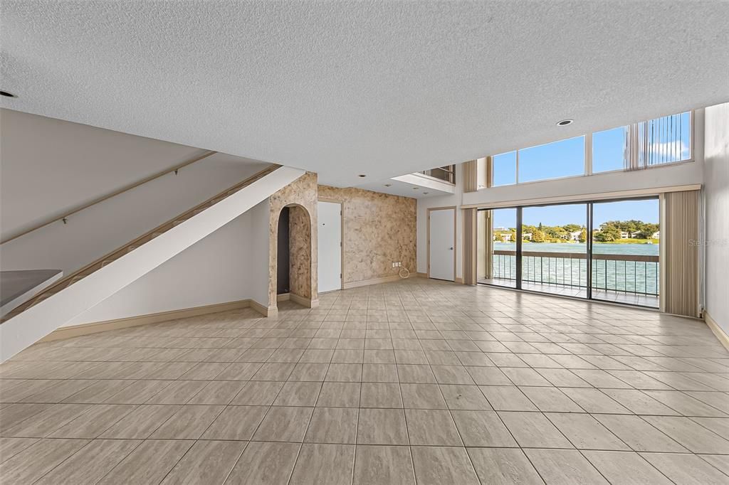 На продажу: $150,000 (1 спален, 1 ванн, 925 Квадратных фут)