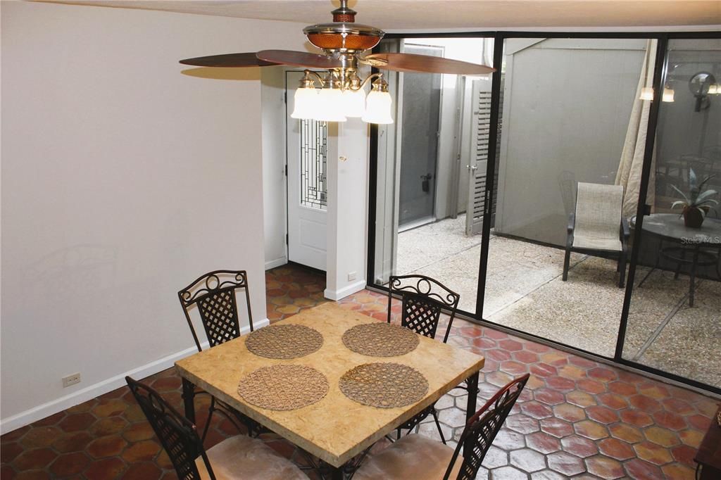 待售: $289,000 (2 贝兹, 2 浴室, 1379 平方英尺)