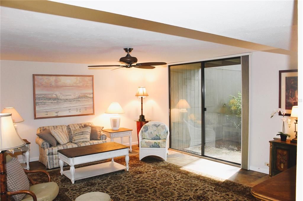 待售: $289,000 (2 贝兹, 2 浴室, 1379 平方英尺)