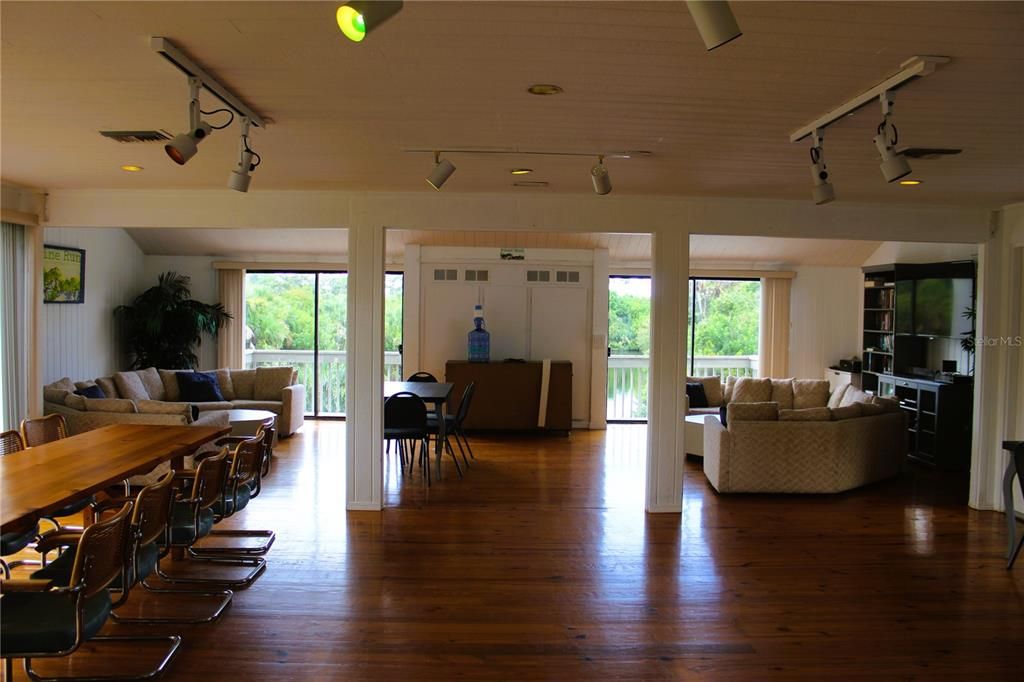 待售: $289,000 (2 贝兹, 2 浴室, 1379 平方英尺)