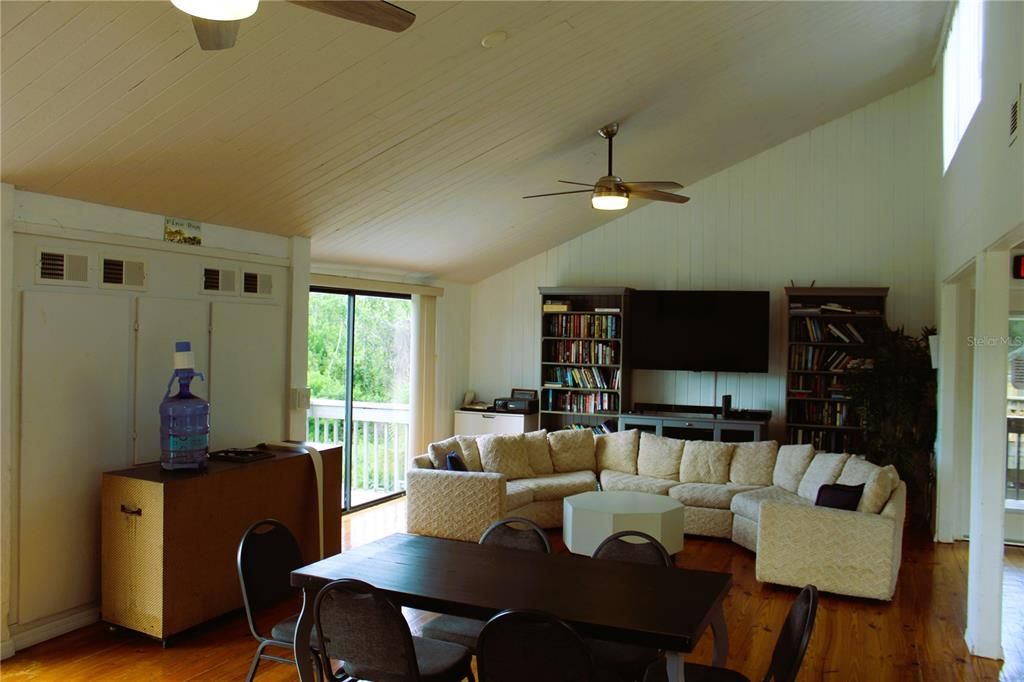 待售: $289,000 (2 贝兹, 2 浴室, 1379 平方英尺)