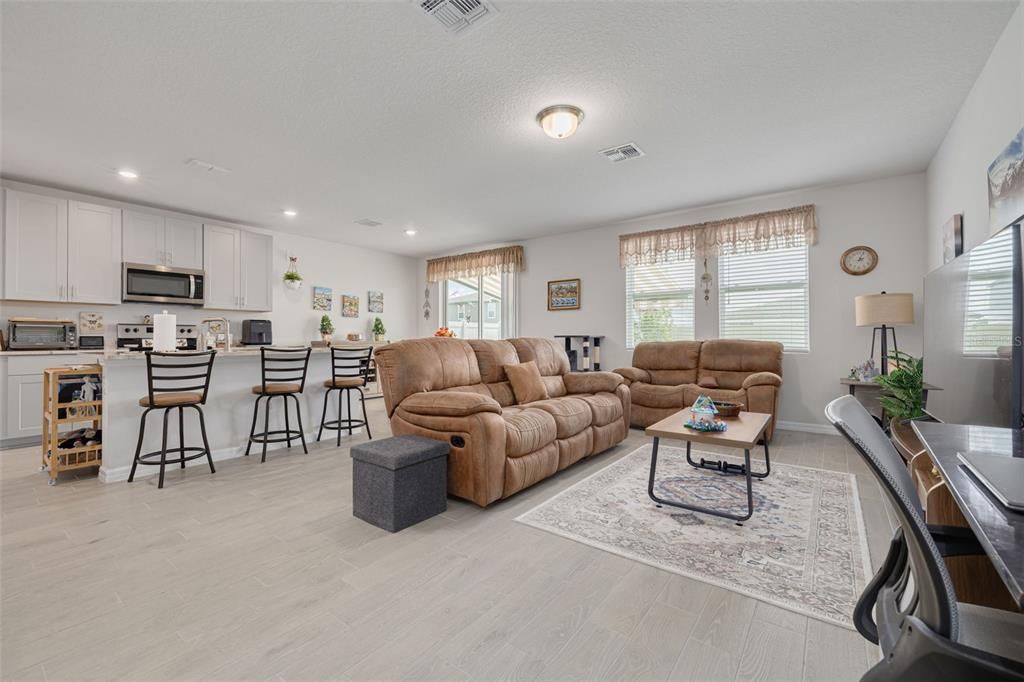 Activo con contrato: $325,000 (3 camas, 2 baños, 1506 Pies cuadrados)