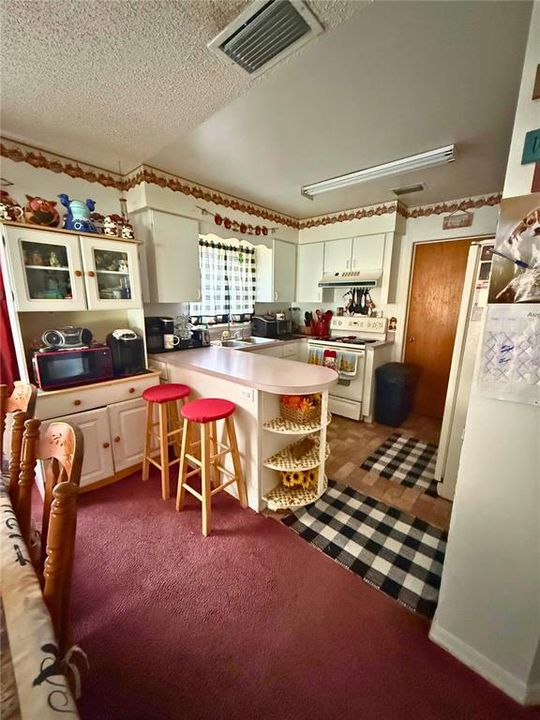 En Venta: $275,000 (4 camas, 2 baños, 1250 Pies cuadrados)