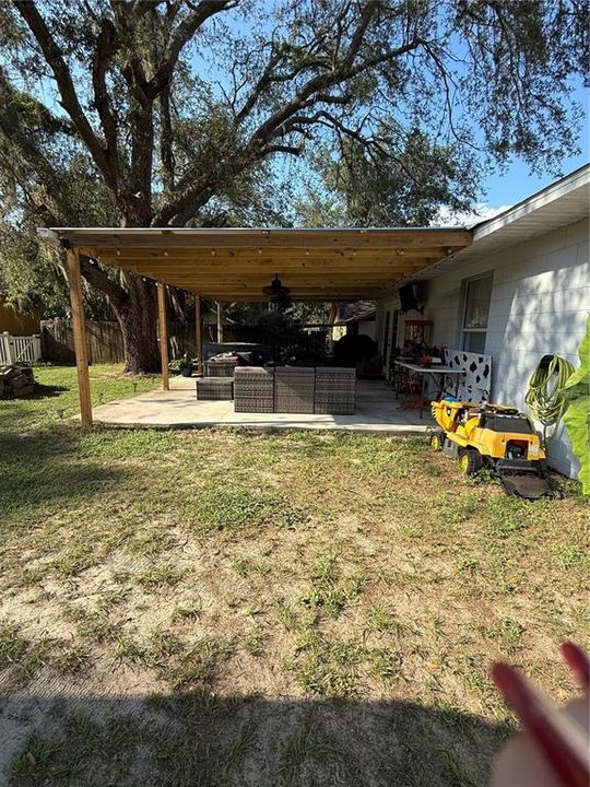 En Venta: $275,000 (4 camas, 2 baños, 1250 Pies cuadrados)