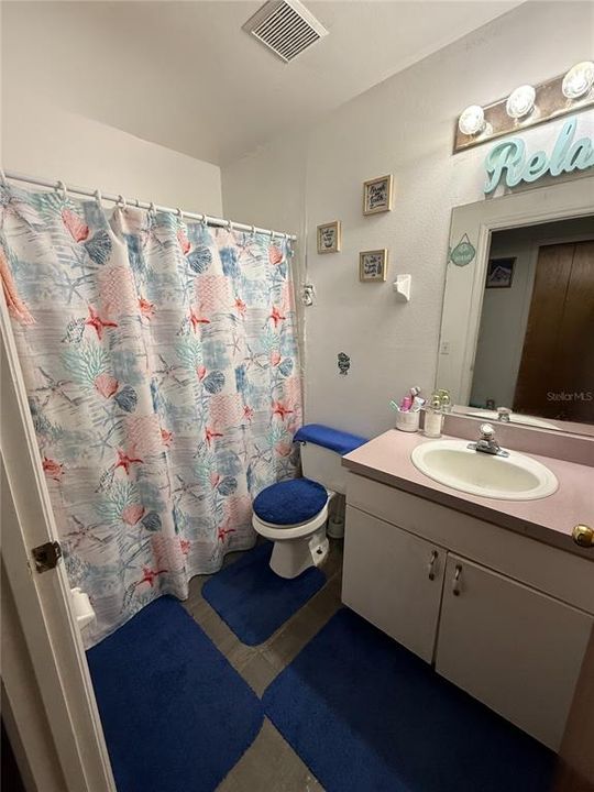 En Venta: $275,000 (4 camas, 2 baños, 1250 Pies cuadrados)