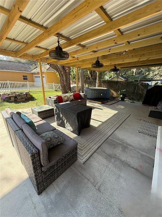 En Venta: $275,000 (4 camas, 2 baños, 1250 Pies cuadrados)