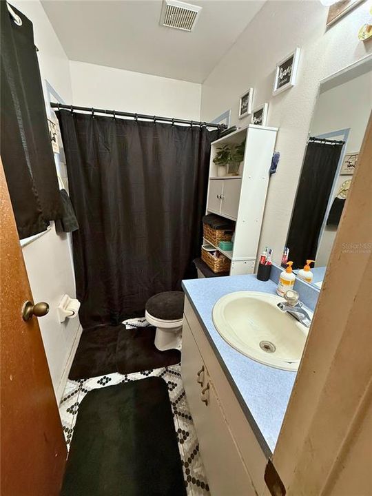 En Venta: $275,000 (4 camas, 2 baños, 1250 Pies cuadrados)