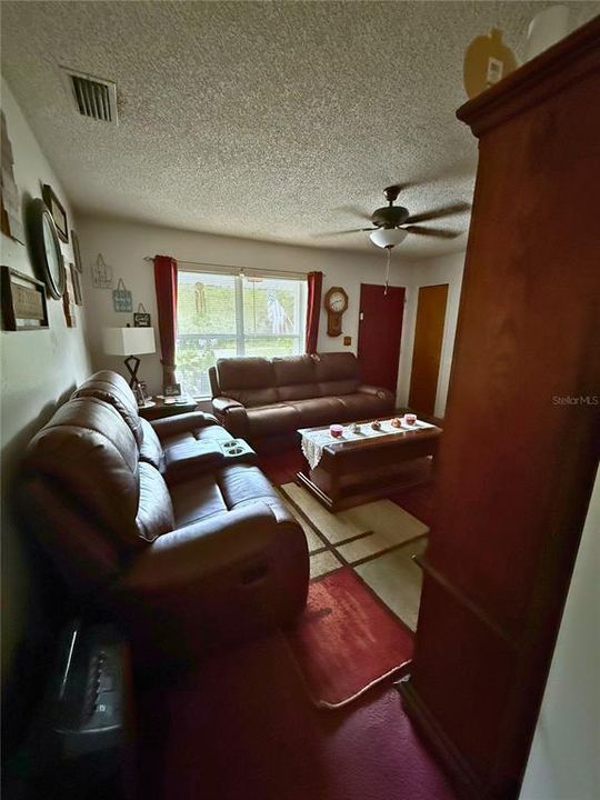 En Venta: $275,000 (4 camas, 2 baños, 1250 Pies cuadrados)