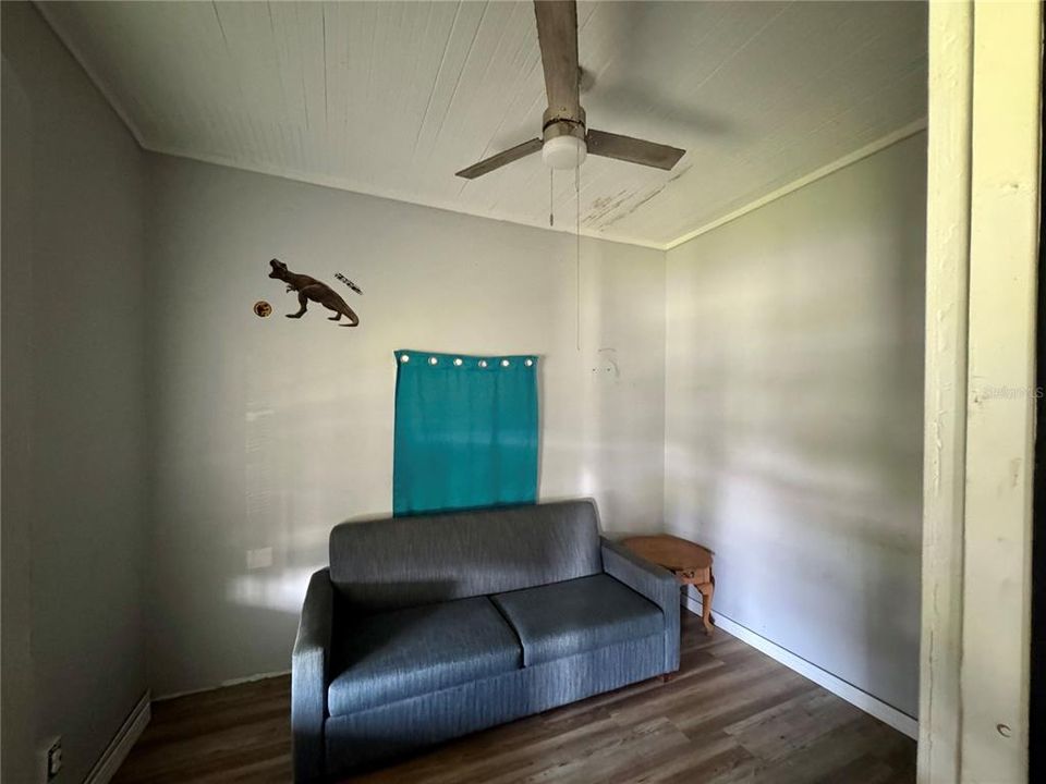 待售: $120,000 (2 贝兹, 1 浴室, 928 平方英尺)