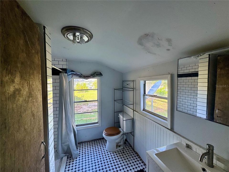 待售: $120,000 (2 贝兹, 1 浴室, 928 平方英尺)