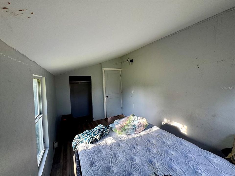 待售: $120,000 (2 贝兹, 1 浴室, 928 平方英尺)