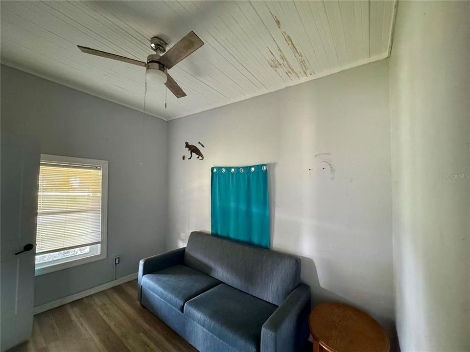 待售: $120,000 (2 贝兹, 1 浴室, 928 平方英尺)