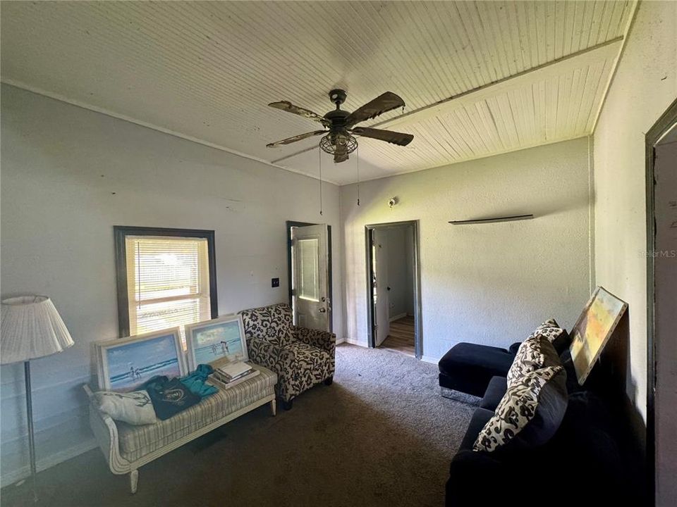 待售: $120,000 (2 贝兹, 1 浴室, 928 平方英尺)