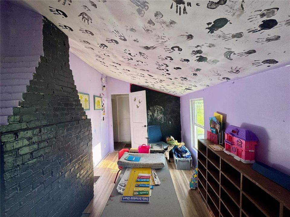 待售: $120,000 (2 贝兹, 1 浴室, 928 平方英尺)