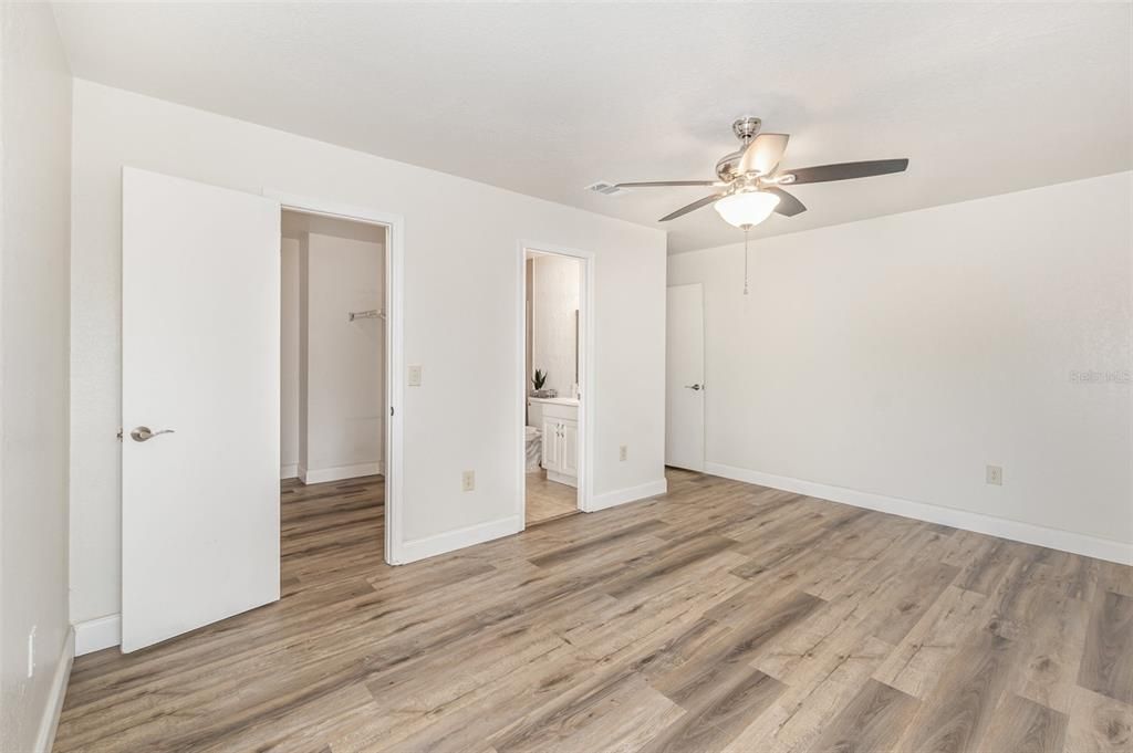 Active With Contract: $199,000 (2 beds, 2 baths, 1120 Square Feet)
