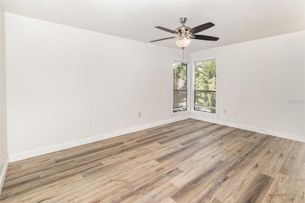 Active With Contract: $199,000 (2 beds, 2 baths, 1120 Square Feet)