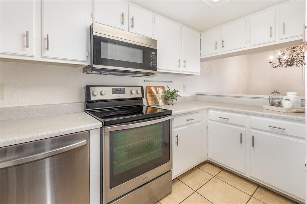 Active With Contract: $199,000 (2 beds, 2 baths, 1120 Square Feet)