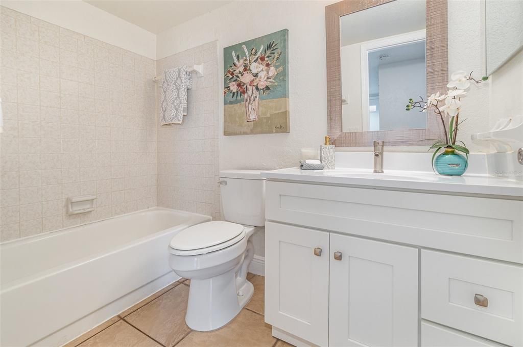 Active With Contract: $199,000 (2 beds, 2 baths, 1120 Square Feet)