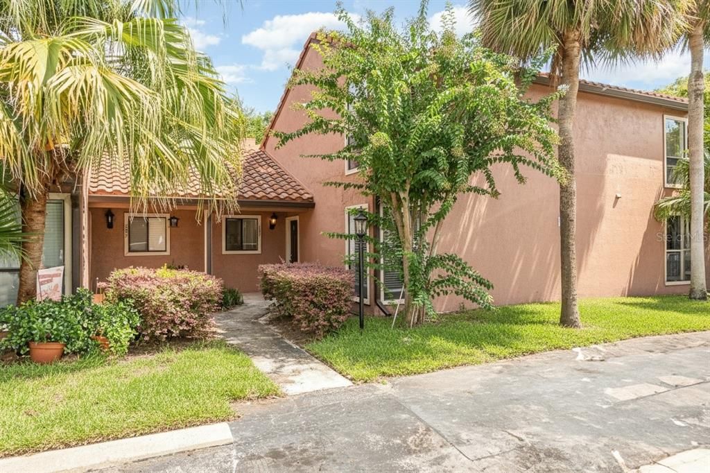 Active With Contract: $199,000 (2 beds, 2 baths, 1120 Square Feet)