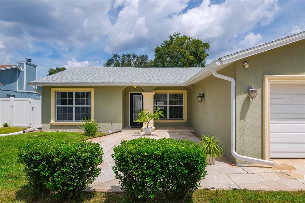 合同活跃: $414,999 (3 贝兹, 2 浴室, 1692 平方英尺)