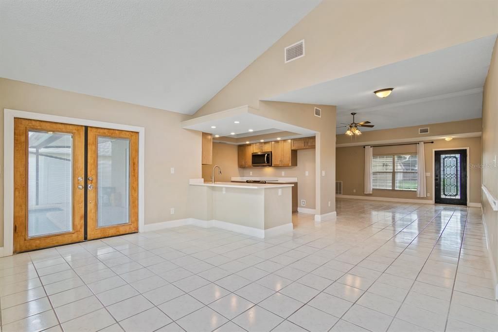 合同活跃: $414,999 (3 贝兹, 2 浴室, 1692 平方英尺)