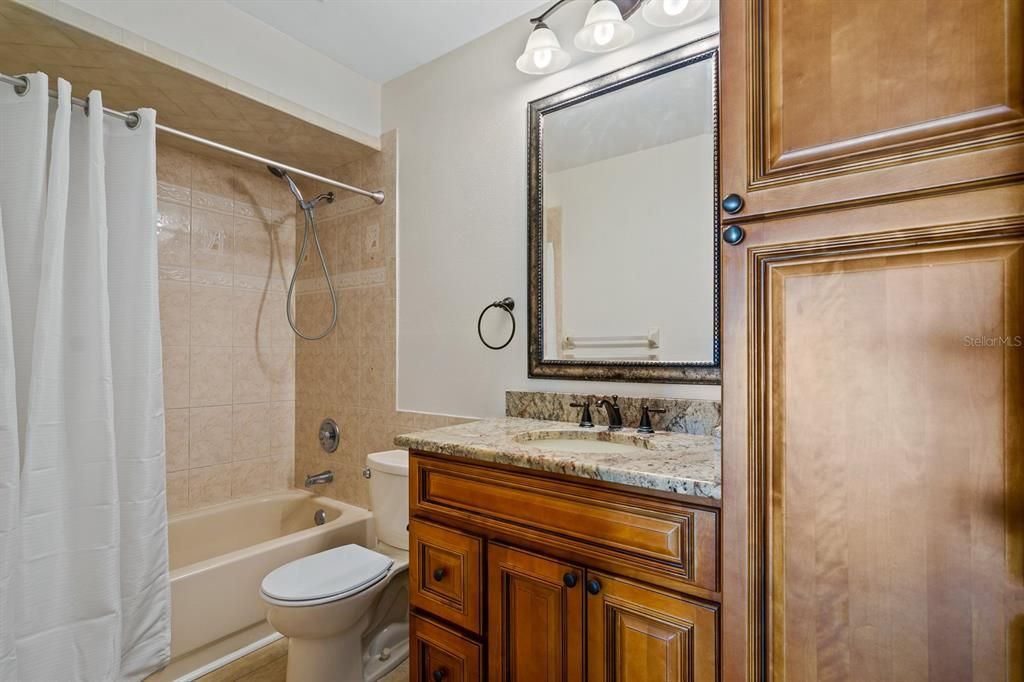 合同活跃: $414,999 (3 贝兹, 2 浴室, 1692 平方英尺)