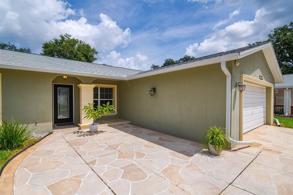 合同活跃: $414,999 (3 贝兹, 2 浴室, 1692 平方英尺)