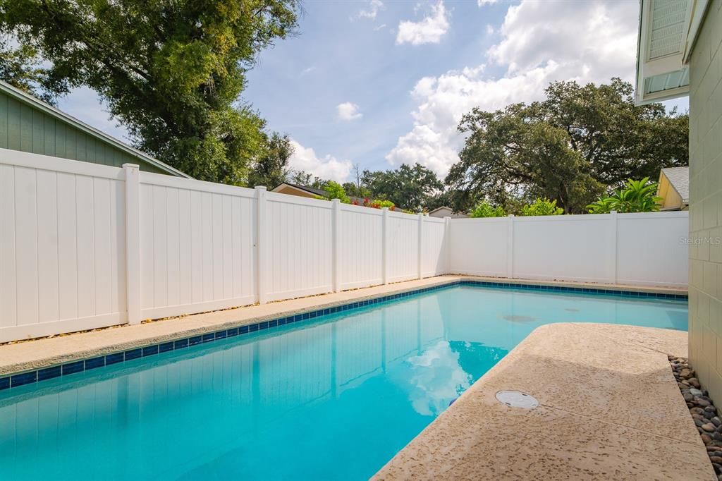 合同活跃: $414,999 (3 贝兹, 2 浴室, 1692 平方英尺)