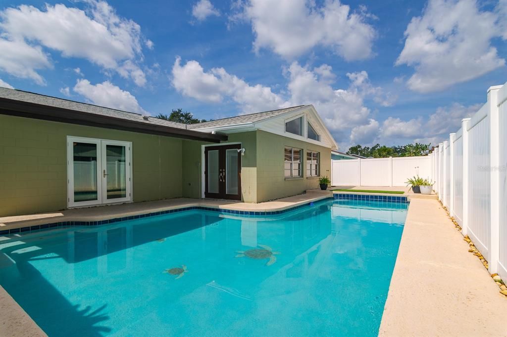 合同活跃: $414,999 (3 贝兹, 2 浴室, 1692 平方英尺)