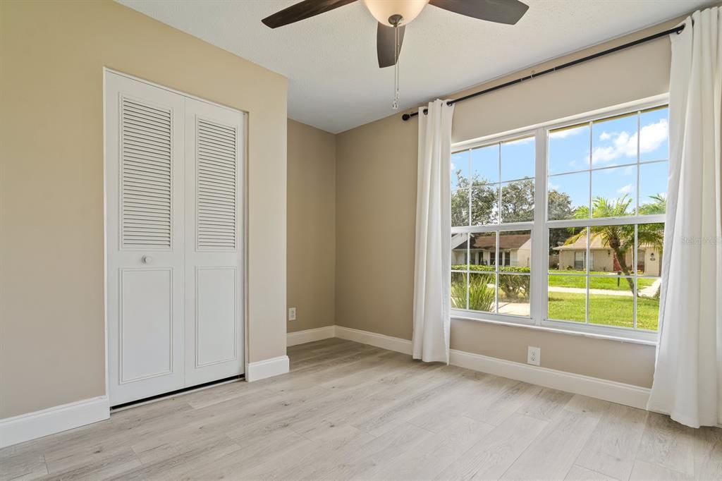 合同活跃: $414,999 (3 贝兹, 2 浴室, 1692 平方英尺)