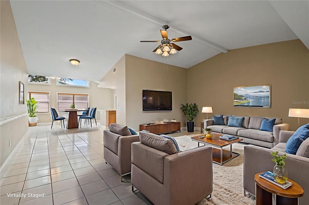 合同活跃: $414,999 (3 贝兹, 2 浴室, 1692 平方英尺)