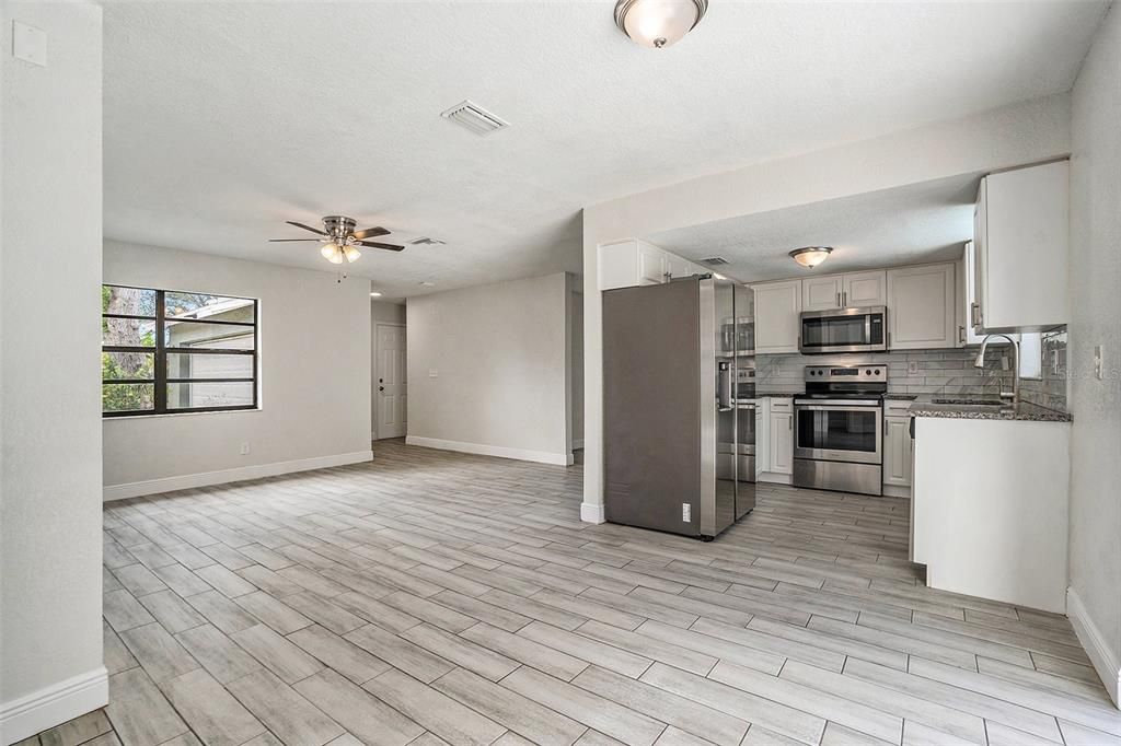 Activo con contrato: $380,000 (3 camas, 2 baños, 1117 Pies cuadrados)