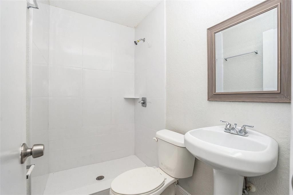 Activo con contrato: $380,000 (3 camas, 2 baños, 1117 Pies cuadrados)