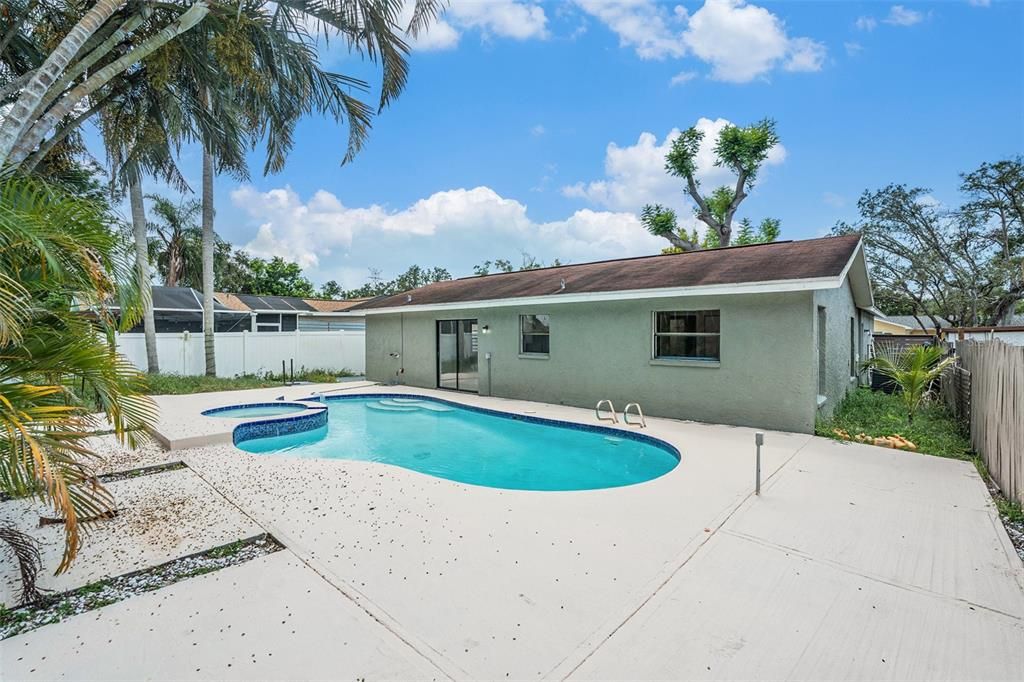 Activo con contrato: $380,000 (3 camas, 2 baños, 1117 Pies cuadrados)