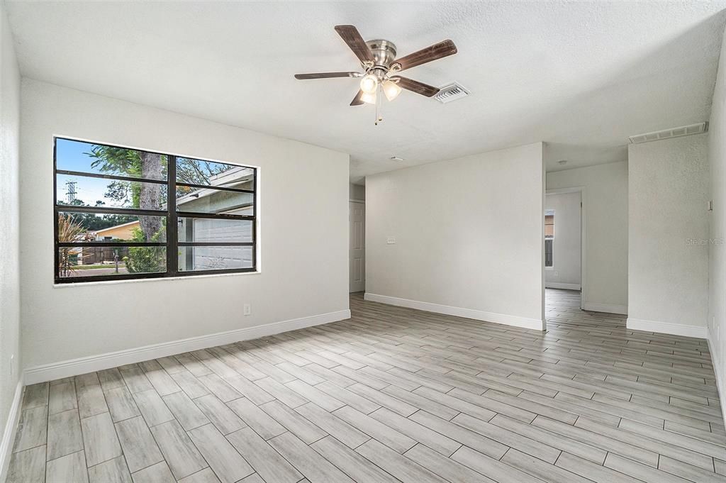 Activo con contrato: $380,000 (3 camas, 2 baños, 1117 Pies cuadrados)