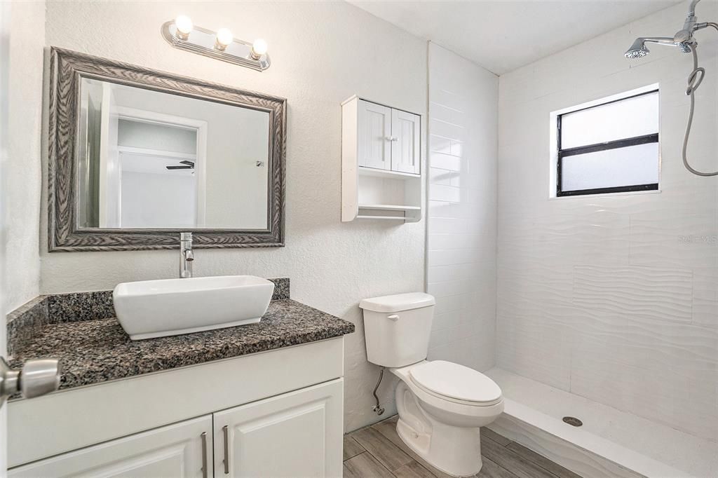 Activo con contrato: $380,000 (3 camas, 2 baños, 1117 Pies cuadrados)