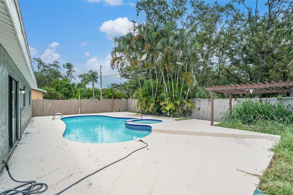 Activo con contrato: $380,000 (3 camas, 2 baños, 1117 Pies cuadrados)