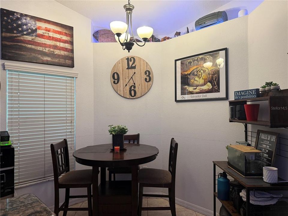 待售: $399,000 (4 贝兹, 2 浴室, 1642 平方英尺)