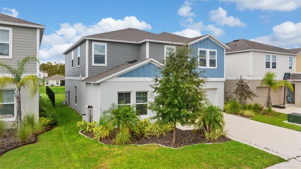 For Rent: $3,200 (5 beds, 3 baths, 2909 Square Feet)