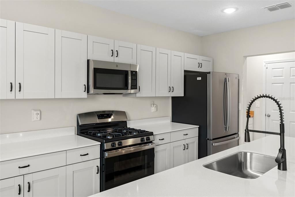 For Rent: $3,200 (5 beds, 3 baths, 2909 Square Feet)