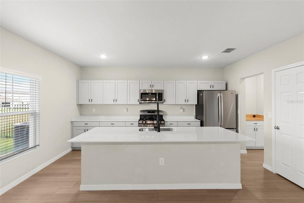 For Rent: $3,200 (5 beds, 3 baths, 2909 Square Feet)