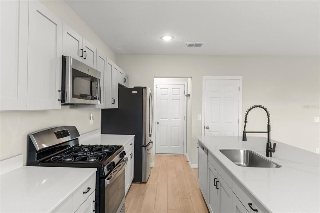 For Rent: $3,200 (5 beds, 3 baths, 2909 Square Feet)