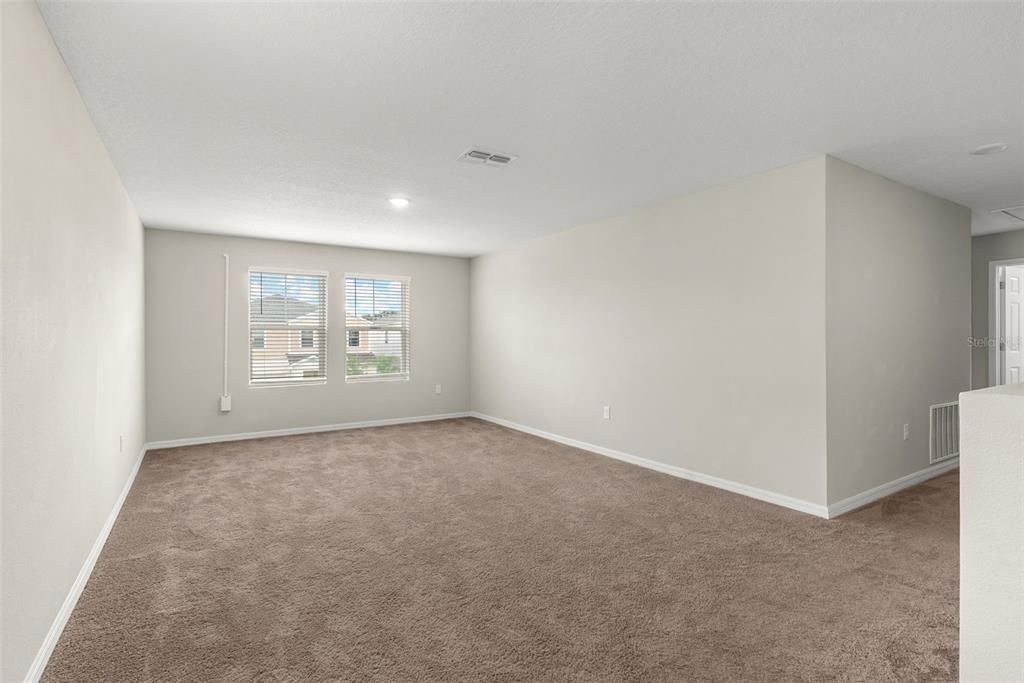 For Rent: $3,200 (5 beds, 3 baths, 2909 Square Feet)