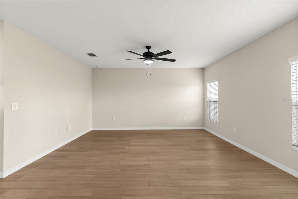 For Rent: $3,200 (5 beds, 3 baths, 2909 Square Feet)